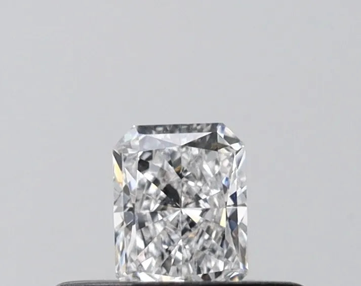 0.21ct Radiant Lab Grown Diamond (Colour D, Clarity VS1, IGI Certified)